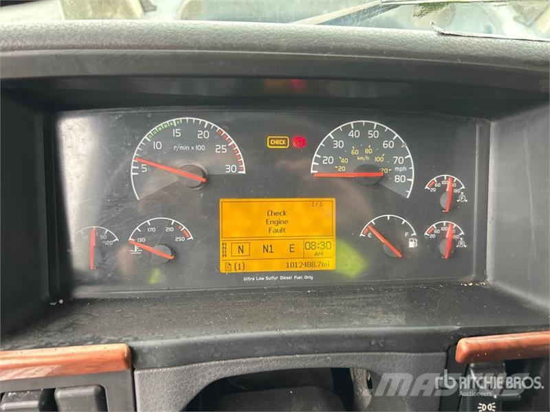 Volvo VNL670 وحدات الجر