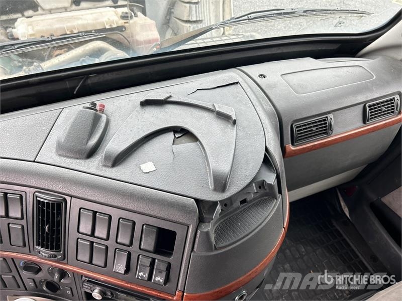 Volvo VNL670 وحدات الجر