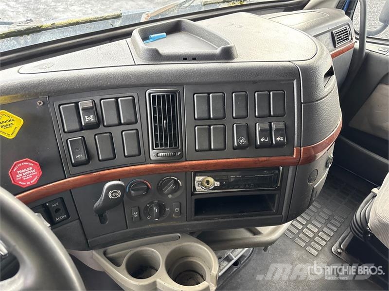 Volvo VNL670 وحدات الجر