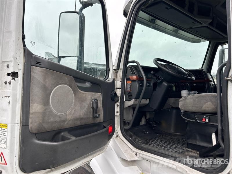 Volvo VNL670 وحدات الجر