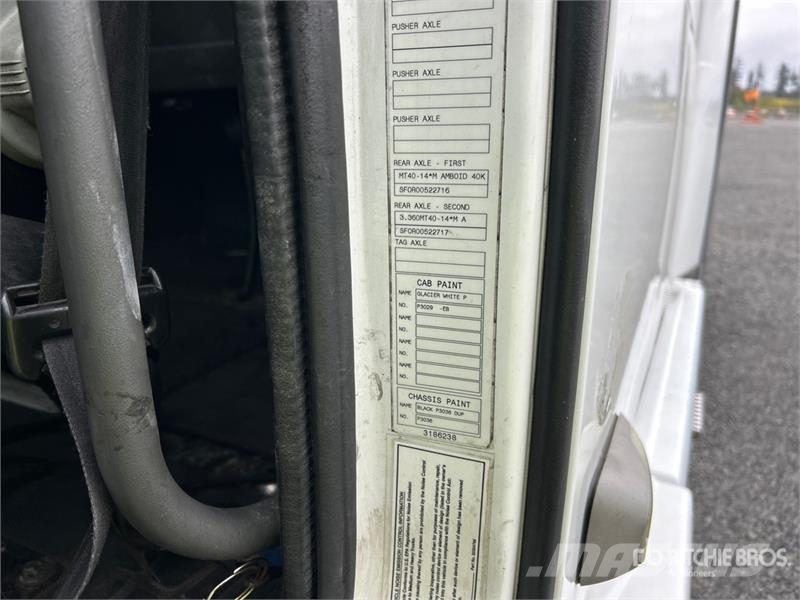 Volvo VNL670 وحدات الجر