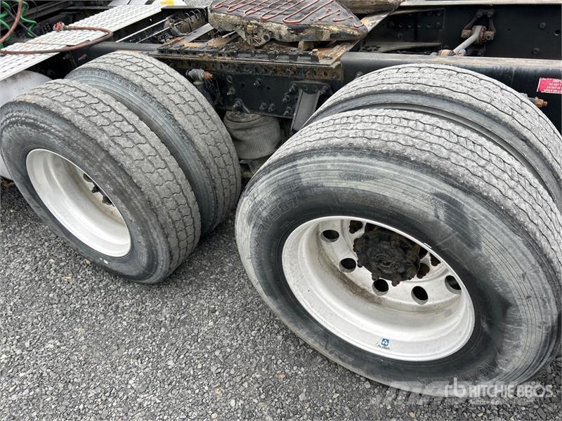 Volvo VNL670 وحدات الجر