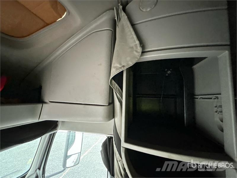 Volvo VNL670 وحدات الجر