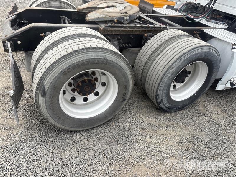 Volvo VNL670 牵引车
