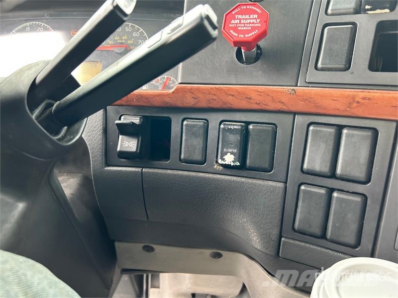 Volvo VNL670 وحدات الجر