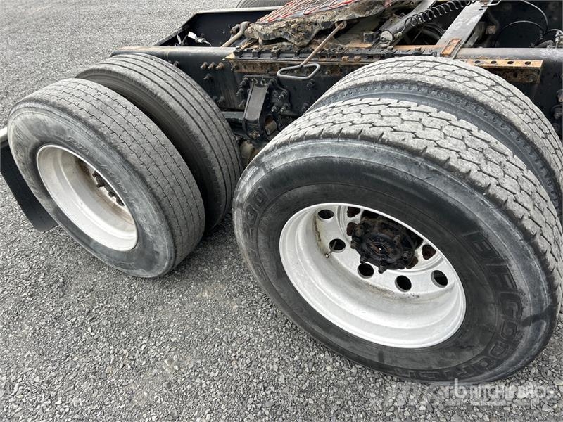 Volvo VNL670 وحدات الجر