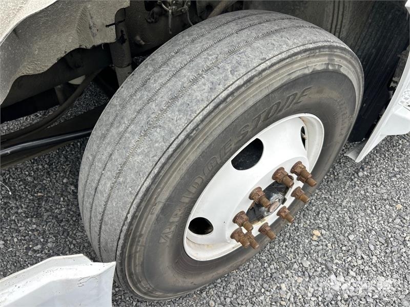 Volvo VNL670 وحدات الجر