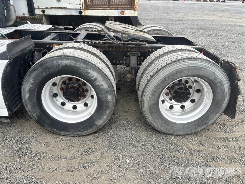 Volvo VNL670 牵引车