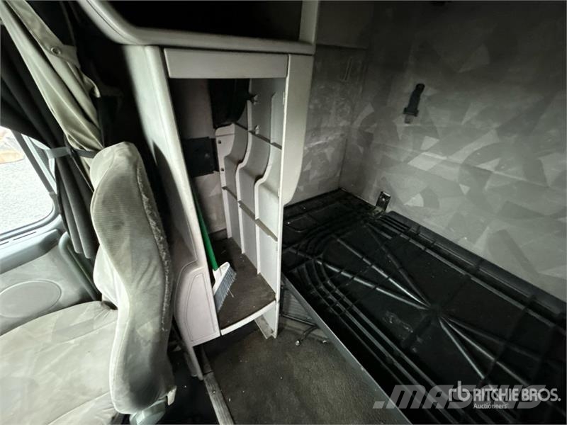 Volvo VNL670 وحدات الجر