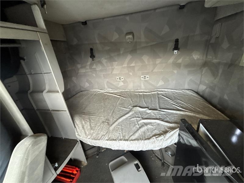Volvo VNL670 وحدات الجر