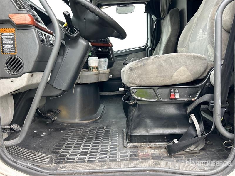 Volvo VNL670 وحدات الجر