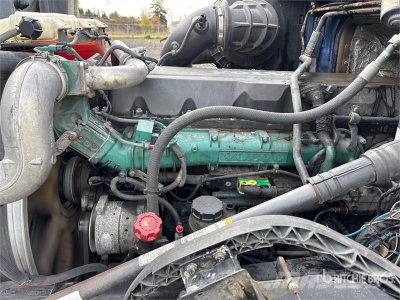 Volvo VNL670 وحدات الجر