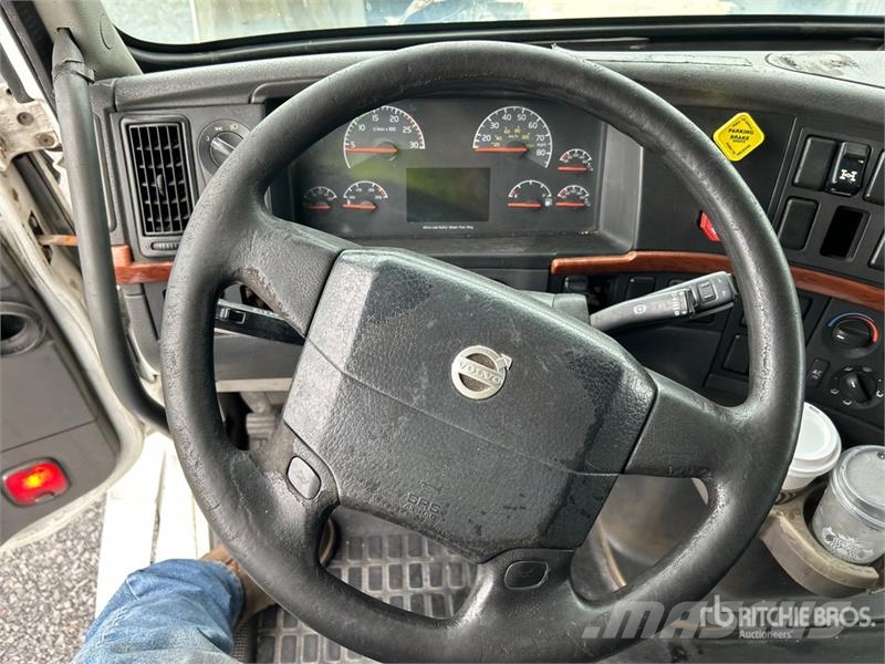 Volvo VNL670 وحدات الجر