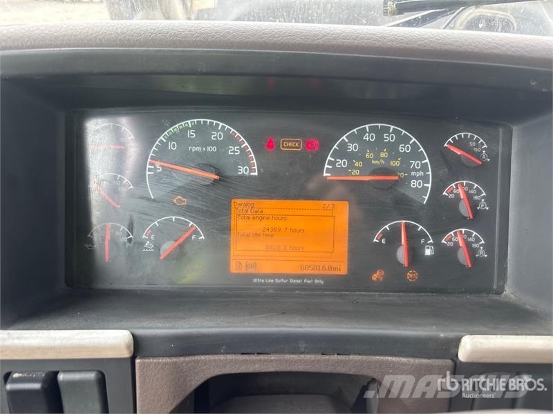 Volvo VNL670 牵引车