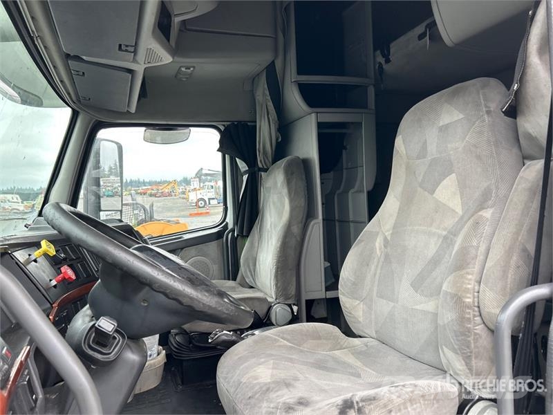 Volvo VNL670 وحدات الجر