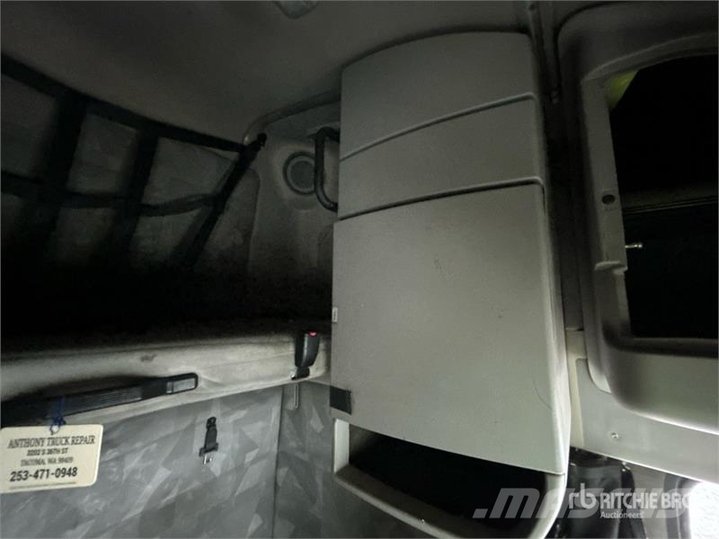 Volvo VNL670 وحدات الجر
