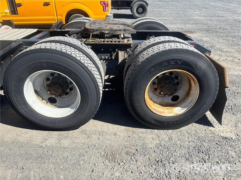 Volvo VNL670 牵引车