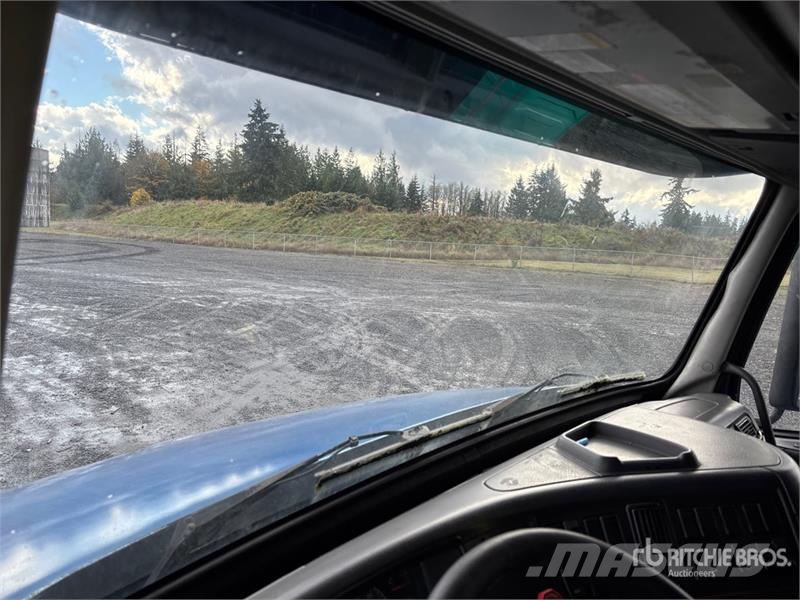 Volvo VNL670 وحدات الجر