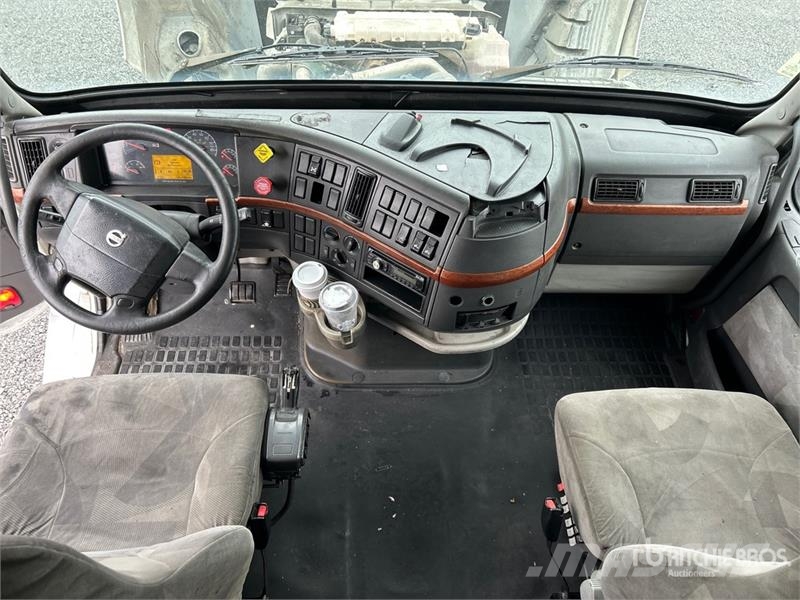Volvo VNL670 وحدات الجر