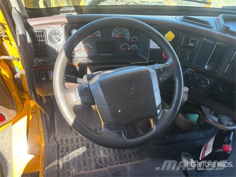 Volvo VNL670 牵引车