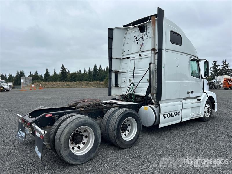 Volvo VNL670 وحدات الجر