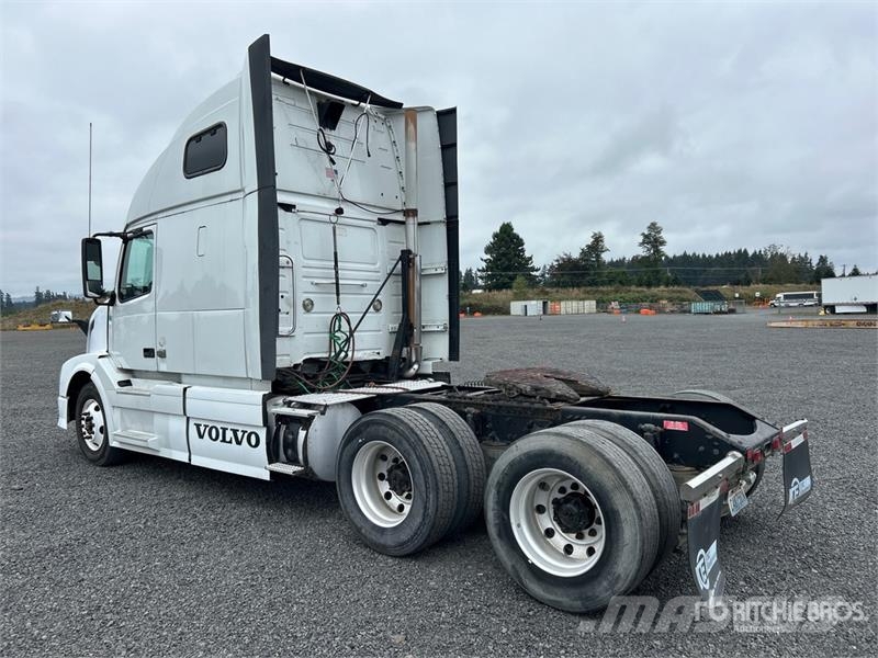 Volvo VNL670 وحدات الجر