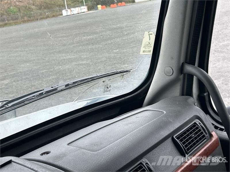 Volvo VNL670 وحدات الجر