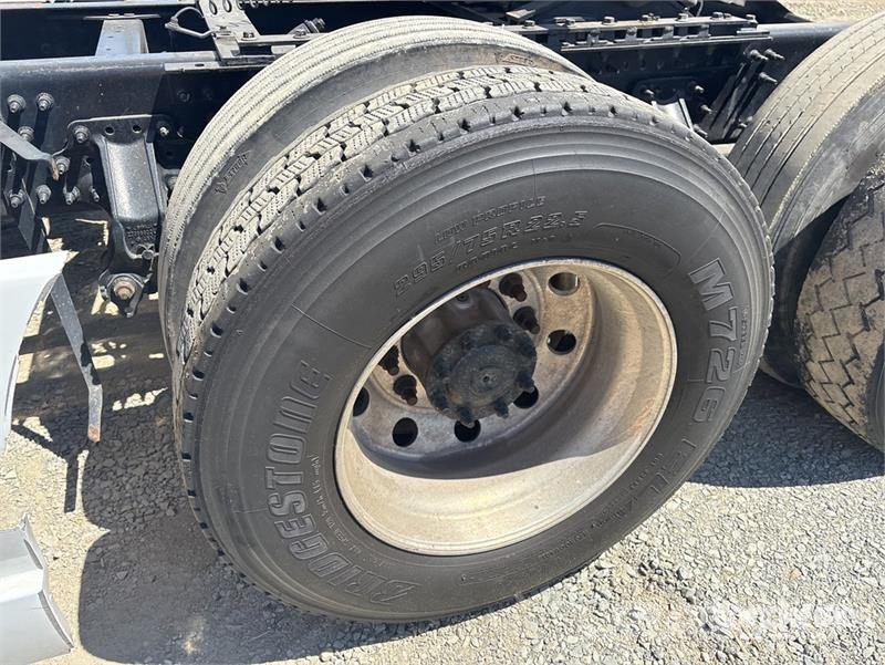 Volvo VNL760 Vetopöytäautot