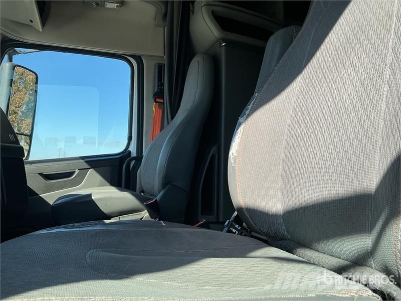 Volvo VNL760 وحدات الجر