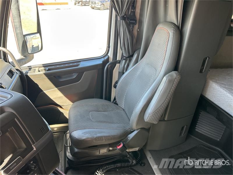 Volvo VNL760 Trekkers