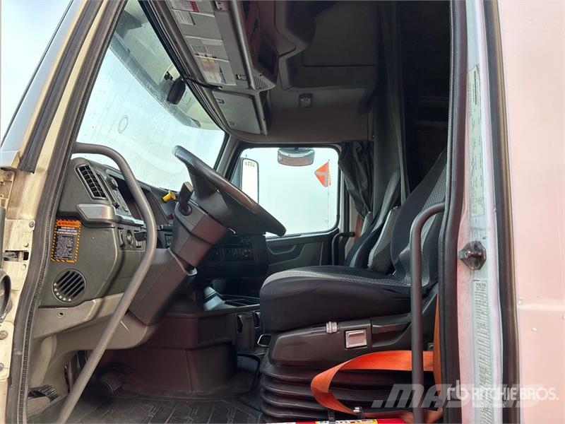 Volvo VNL760 وحدات الجر