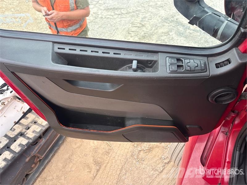 Volvo VNL760 Trekkers