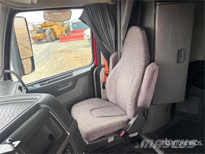 Volvo VNL760 Trekkers
