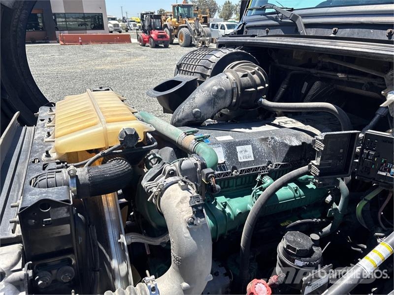 Volvo VNL760 وحدات الجر