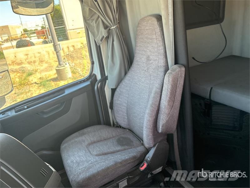 Volvo VNL760 Vetopöytäautot