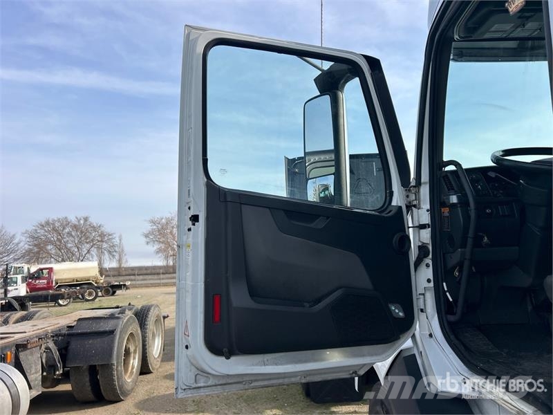 Volvo VNL760 Trekkers