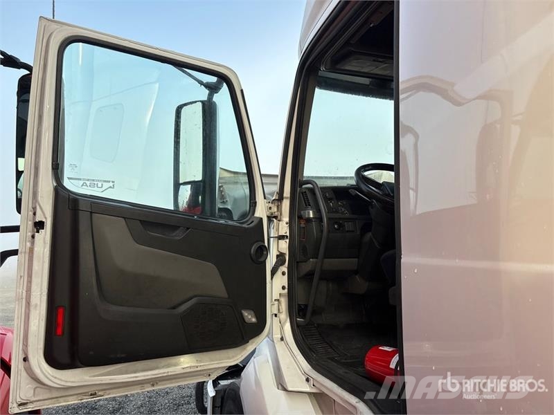Volvo VNL760 وحدات الجر