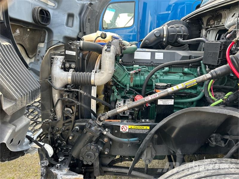 Volvo VNL760 Trekkers