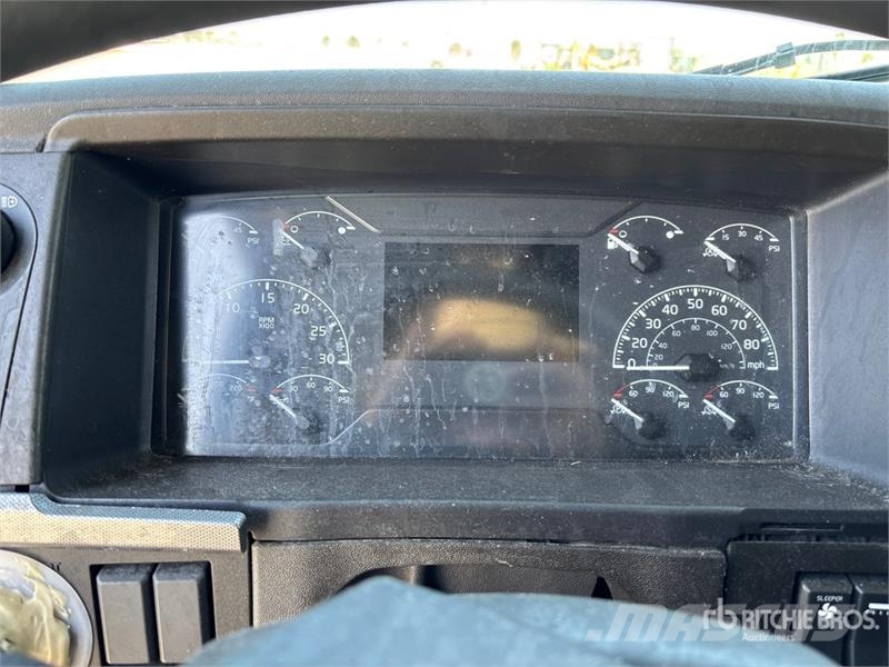 Volvo VNL760 Vetopöytäautot