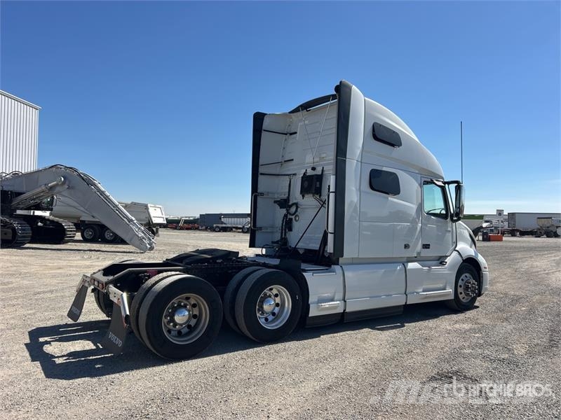 Volvo VNL760 Trekkers