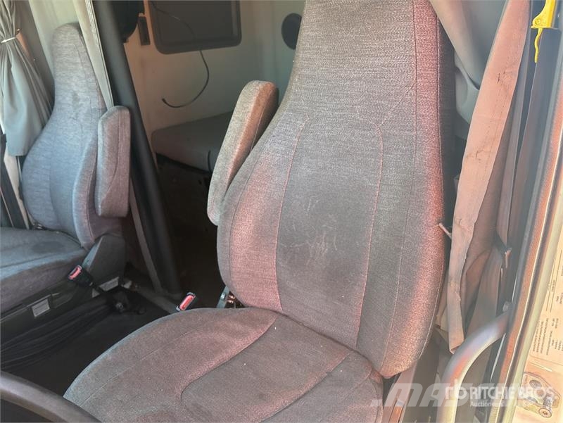 Volvo VNL760 Vetopöytäautot