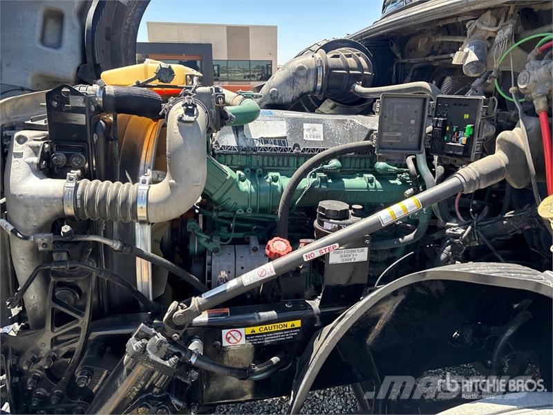 Volvo VNL760 وحدات الجر