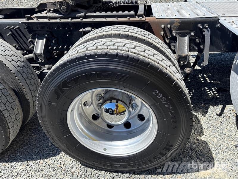 Volvo VNL760 Trekkers