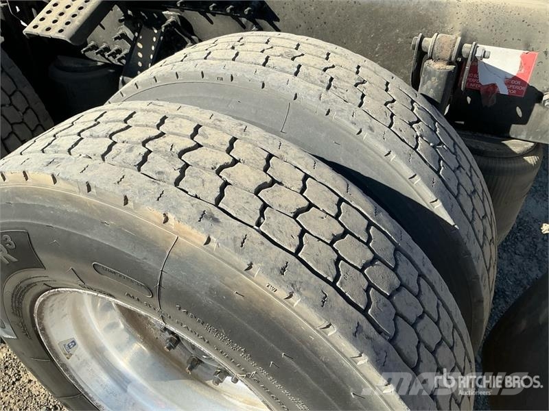 Volvo VNL760 وحدات الجر