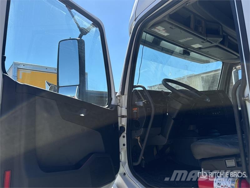 Volvo VNL760 Vetopöytäautot