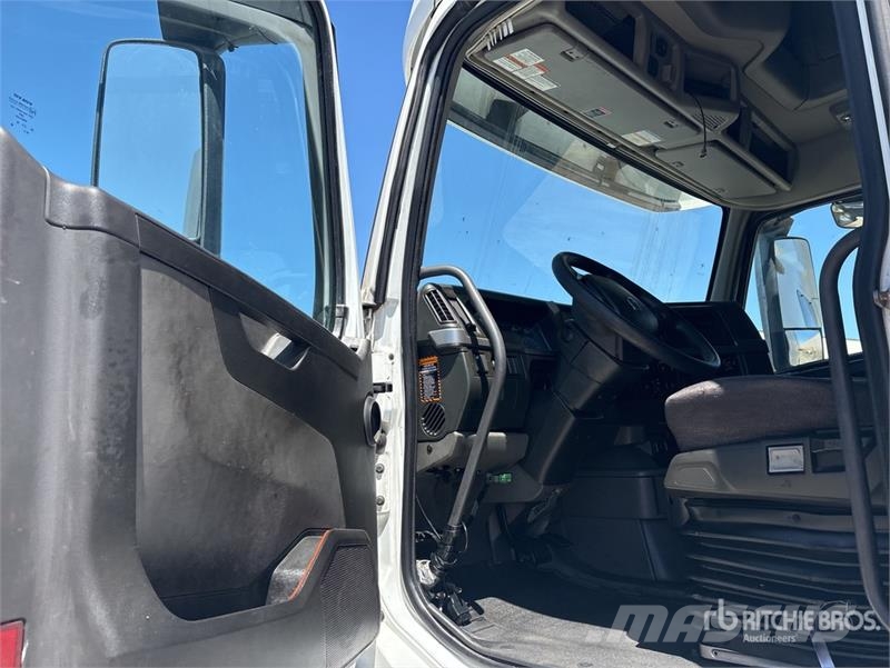 Volvo VNL760 Vetopöytäautot