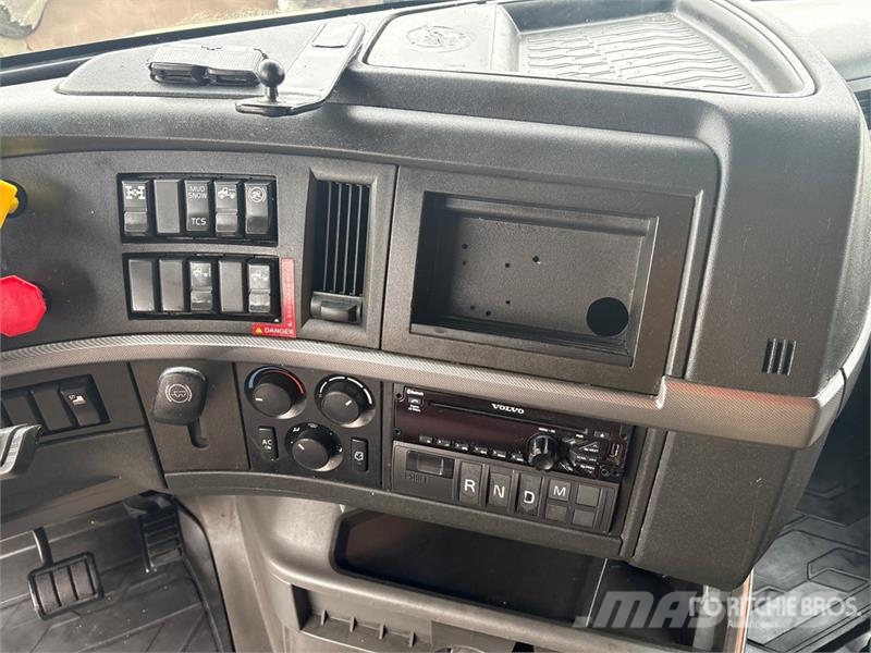 Volvo VNL760 Trekkers