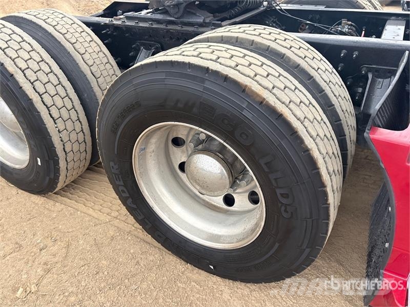 Volvo VNL760 Trekkers