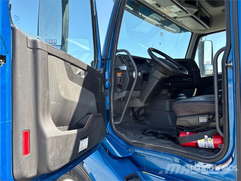 Volvo VNL760 Vetopöytäautot