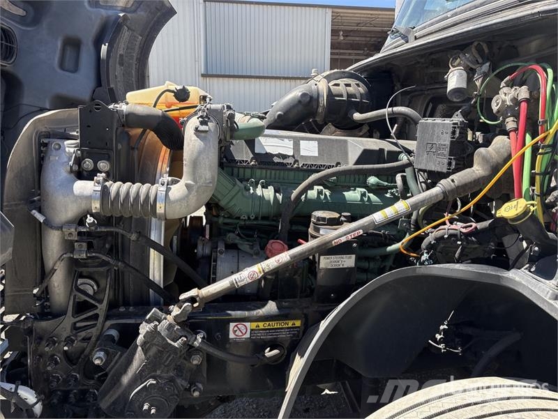 Volvo VNL760 Vetopöytäautot